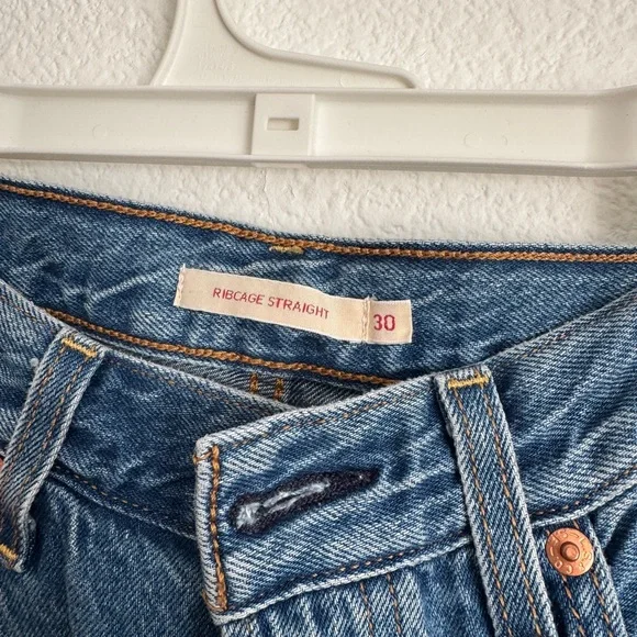 Levi’s Premium Ribcage Straight 30x27 - RUNS SMALL - Picture 3 of 7